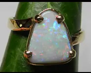 BAGUE OPALE AUSTRALIE OR 18 CARATS