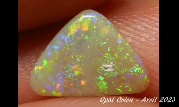 DARK OPAL 0.85 CT AUSTRALIA L. RIDGE