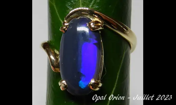 18 K GOLD RING & AUSTRALIAN BLACK OPAL