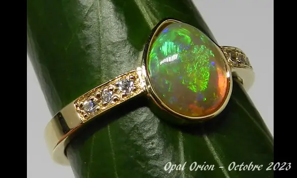 18 K GOLD RING & AUSTRALIAN OPAL DIAMOND