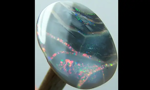 SOLID OPALE NOIRE 2.65CT L.Ridge