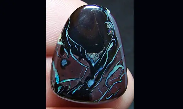 CUT KOROIT OPAL 28 CT AUSTRALIA