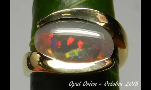 BAGUE OR JAUNE 18 CARATS OPALE AUSTRALIE