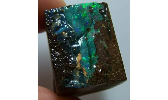ROUGH BOULDER OPAL 105 CT AUSTRALIA