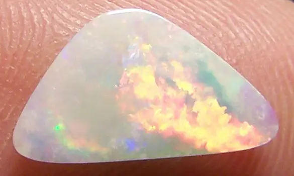 SOLID OPALE CRISTAL 0.80 CT AUSTRALIE