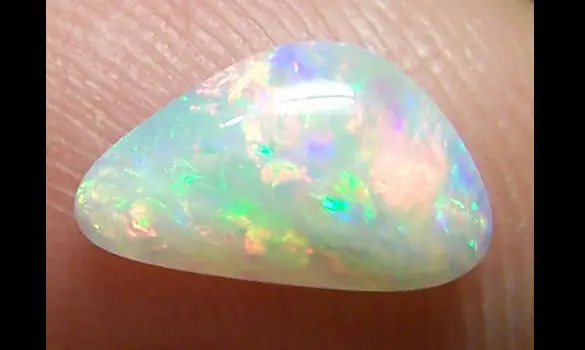 SOLID OPALE CRISTAL 0.95 CT AUSTRALIE