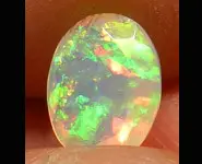 OPALE SCINTILLANTE FACETTEE ETHIOPIE