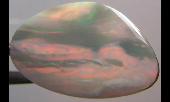 ENORME OPALE NOIRE 15.40 CT 