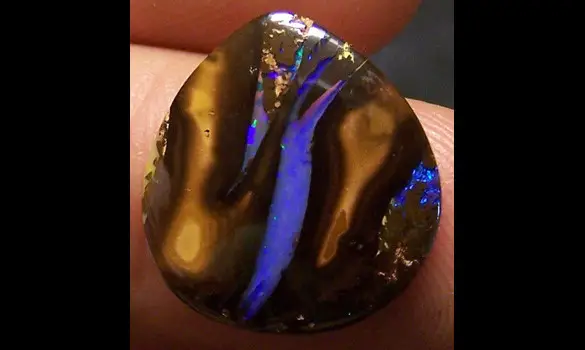 CUT KOROIT OPAL 9 CT QUEENSLAND