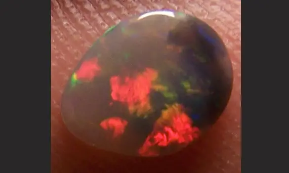 SOLID OPALE CRISTAL 0.45 CT L. RIDGE