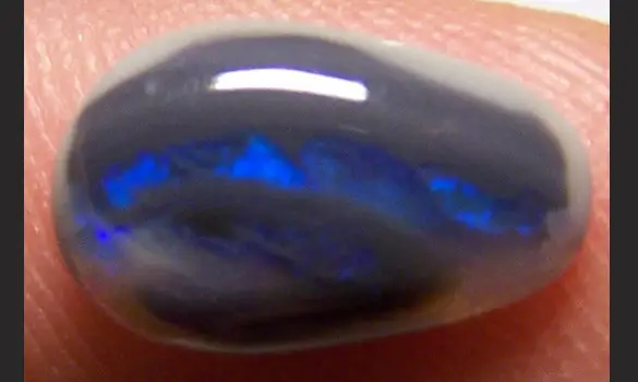 BLACK OPAL 1.45 CT LIGHTNING RIDGE