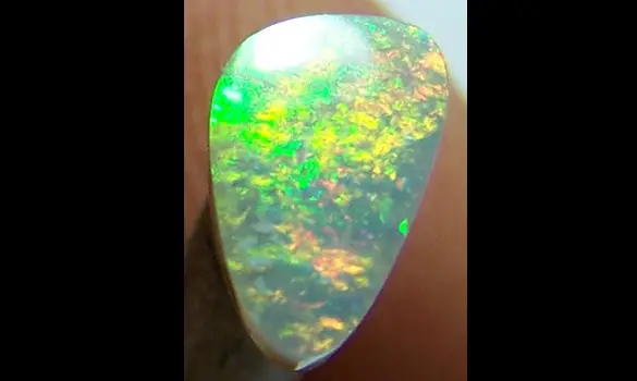 SOLID OPALE NOIRE 0.65 CT AUSTRALIE