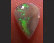 SOLID DARK OPAL 0.35 CT MINTABIE