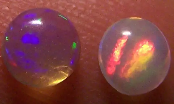 2 ROUNDS 5mm CRYSTAL OPAL WELO