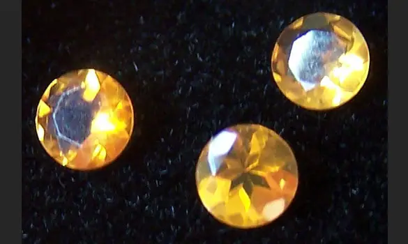 3 OPALES DE FEU RONDES 0.50 CT MEXIQUE