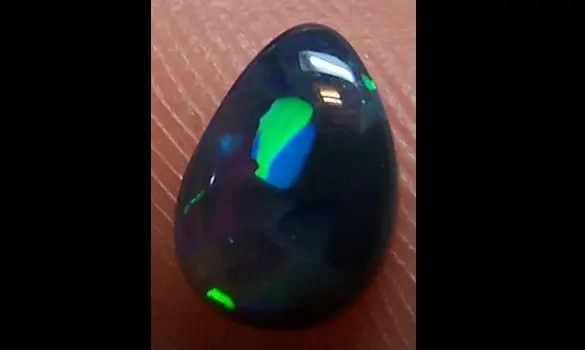 HARLEQUIN CRYSTAL BLACK OPAL 0.60 CT